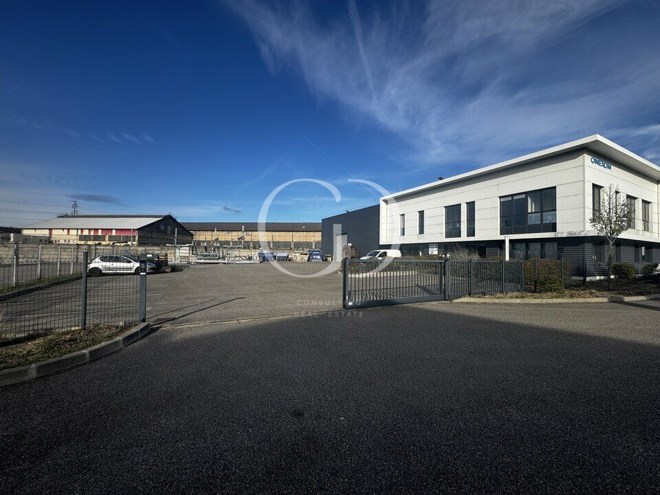 Location local d''activites 1599 m² non divisibles