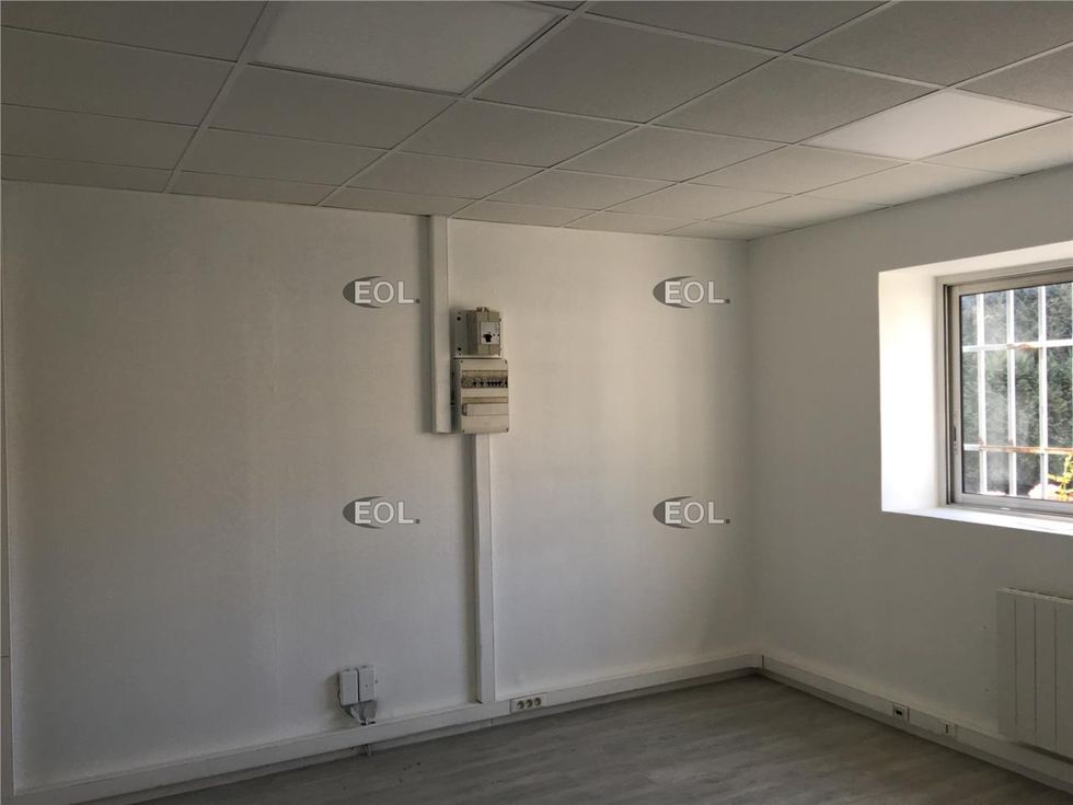 Location Local d'activités 170.0 m² non divisibles