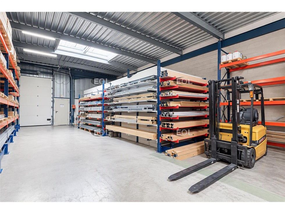 Location Local d'activités 200.0 m² non divisibles