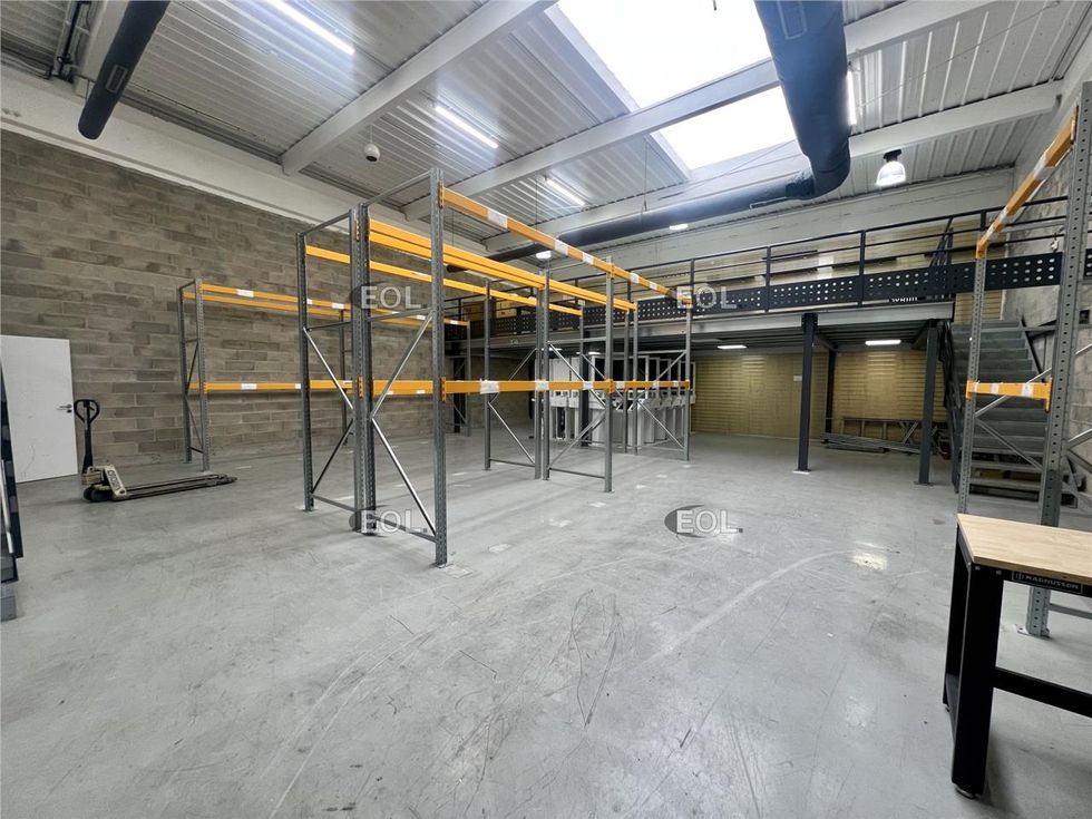 Location Local d'activités 350 m² non divisibles
