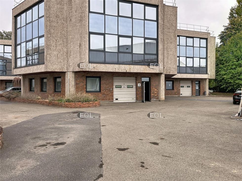 Location Local d'activités 235.0 m² non divisibles