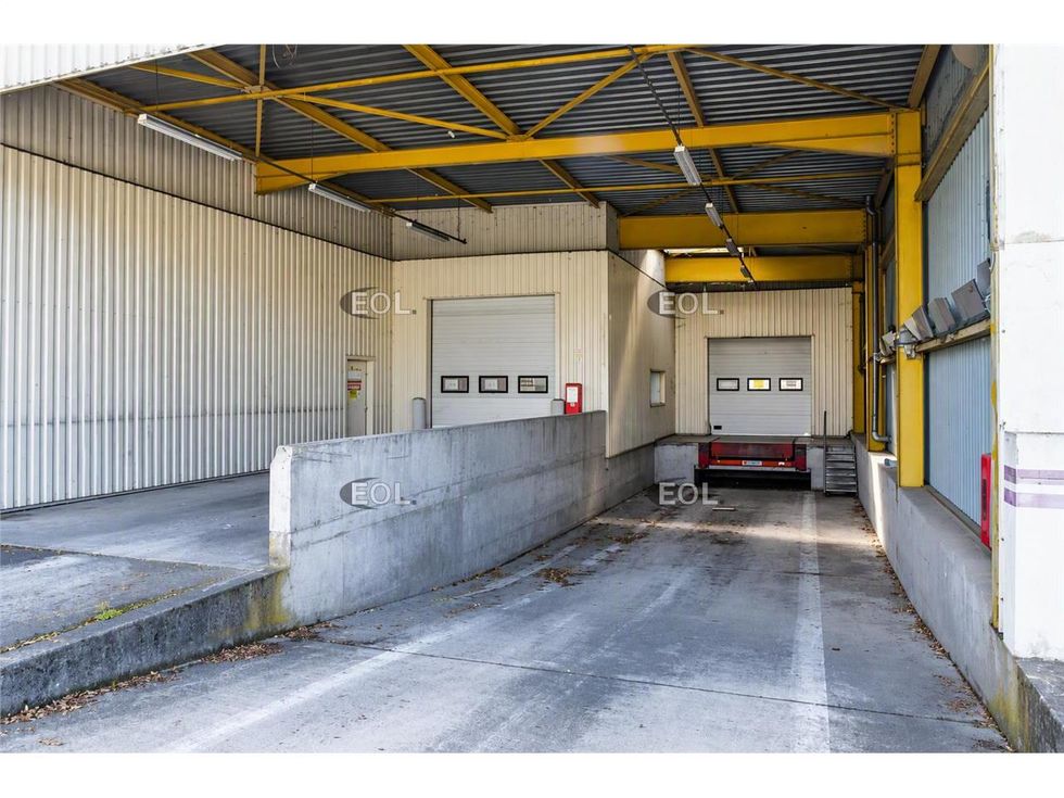 Bâtiment d'activités à louer de 3 009 m² aux Ulis (91)