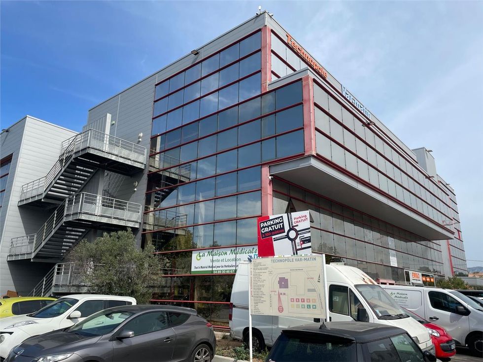 CBRE vous propose en co-exclusivité un plateau de