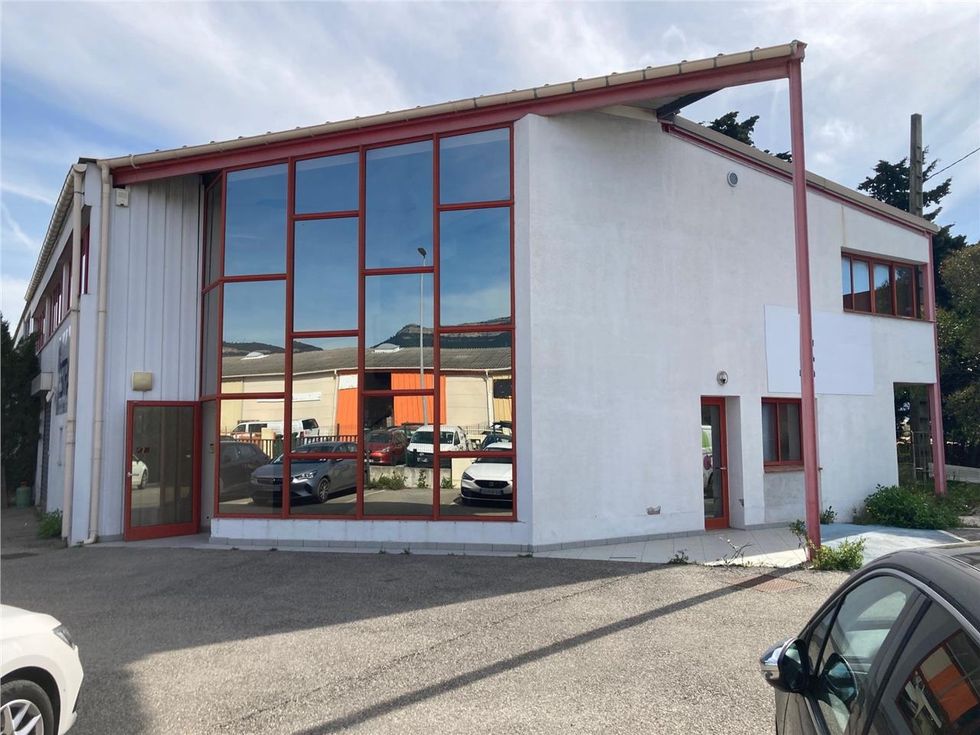 Au coeur de la Zone Industrielle de Toulon Est ; 