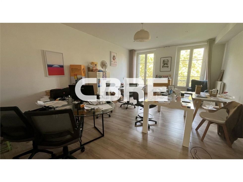 CBRE vous propose à la location des bureaux d'env