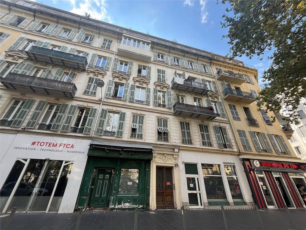CBRE vous propose à la location des bureaux d'env