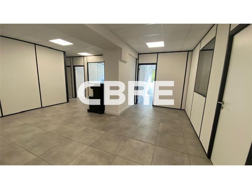 CBRE vous propose à la location jusqu'à 824 m² de