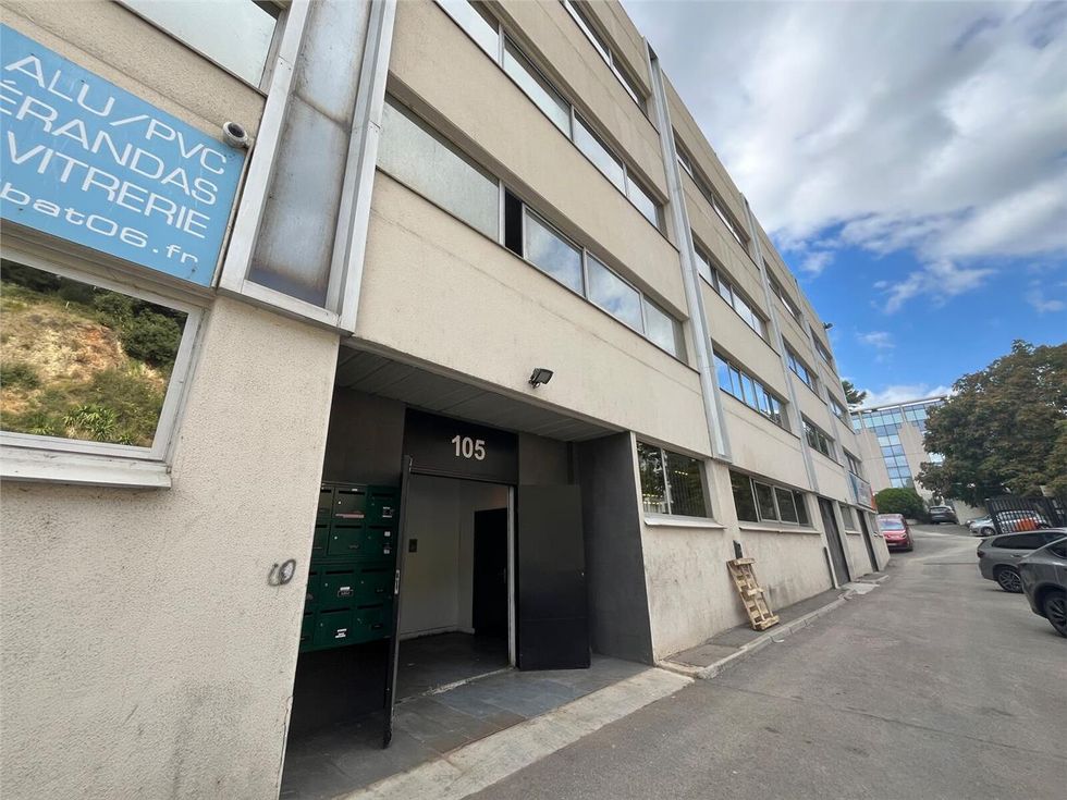 CBRE vous propose à la location jusqu'à 824 m² de