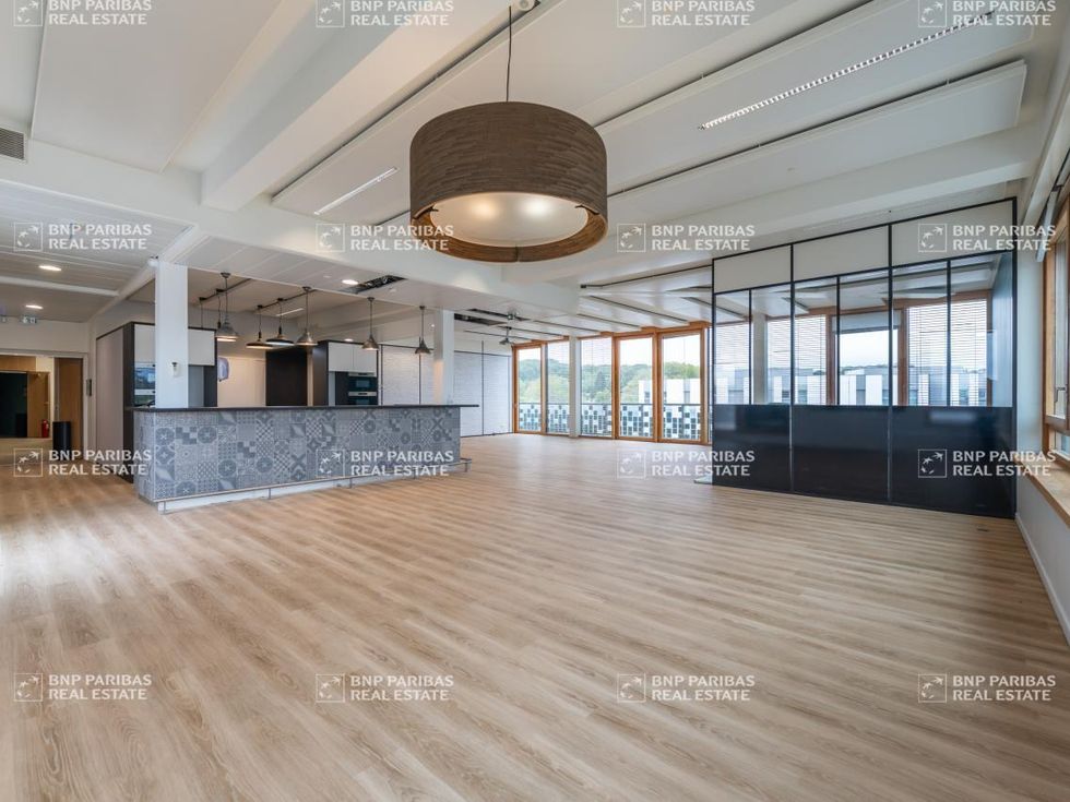 1893 m² pour ce bureaux en location à Chatenay malabry