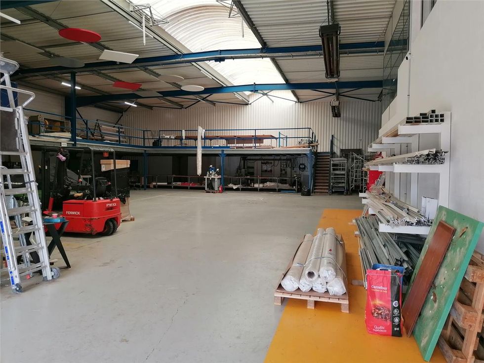 A LOUER LOCAL D'ACTIVITÉ 810 M2 ZI SENTE DU MOULI