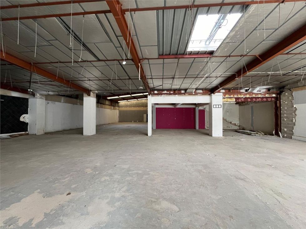 À LOUER - LOCAUX COMMERCIAUX DE 574m2- NOGENT-SUR