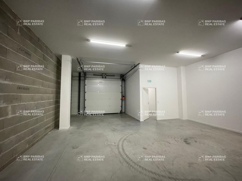 550 m² pour ce activité en location à Corbas