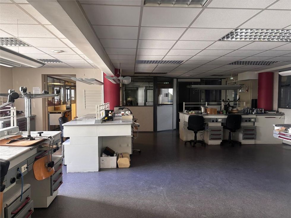 À VENDRE OU À LOUER - 250 m² DE BUREAUX R+1 - BEL