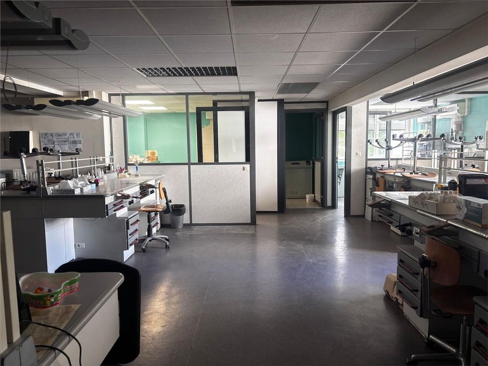 À VENDRE OU À LOUER - 250 m² DE BUREAUX R+1 - BEL