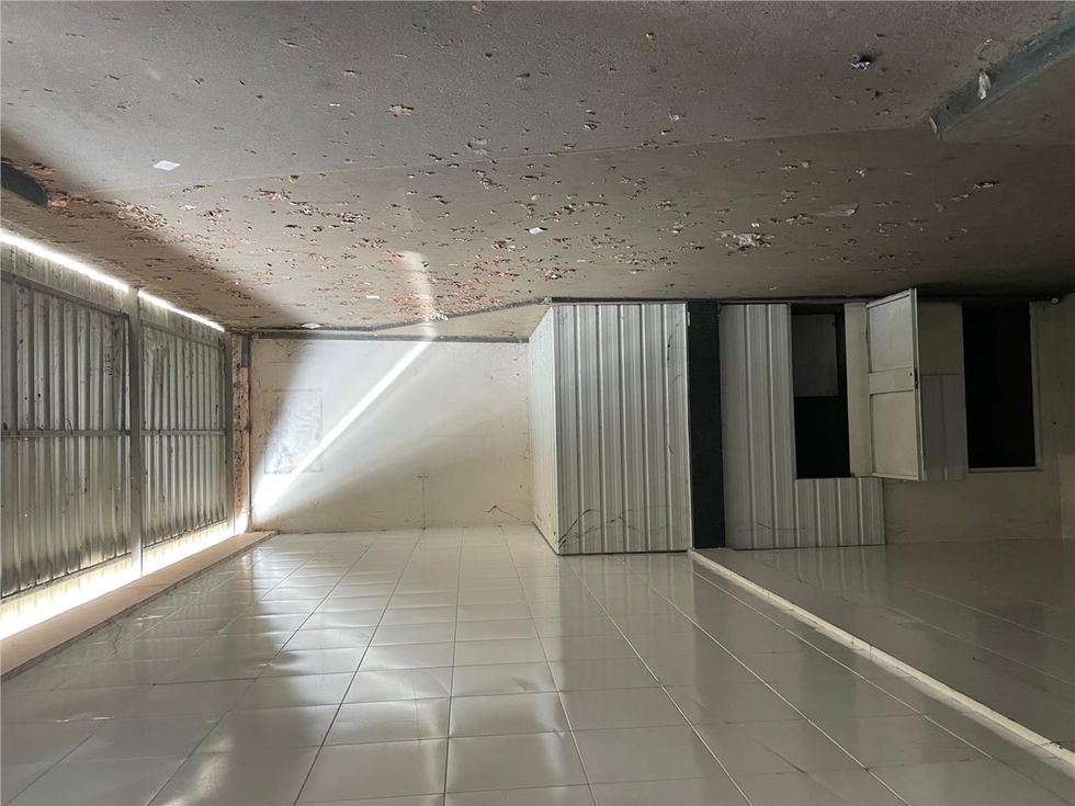 BAISSE DE PRIX A vendre : Local de 550 m² en pied