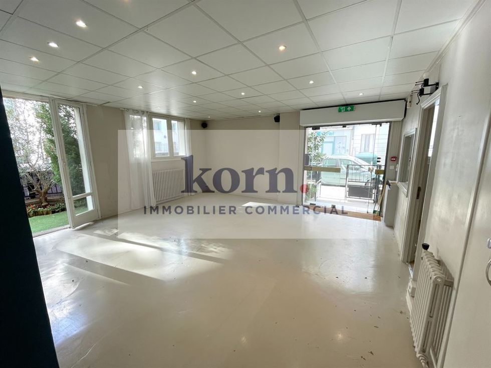Location Local Commercial 210 m² non divisibles