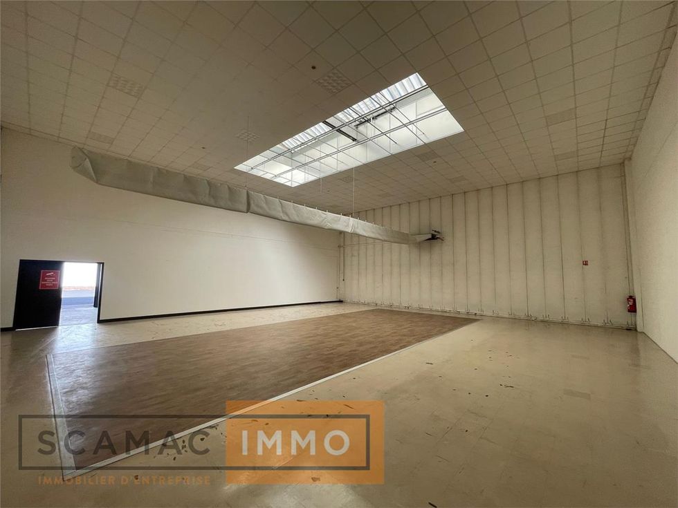 Local d'activités de 390m²