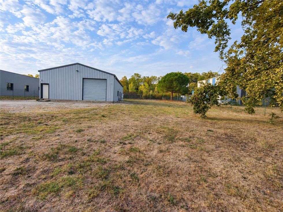 À vendre, bâtiment indépendant d'environ 392 m² s
