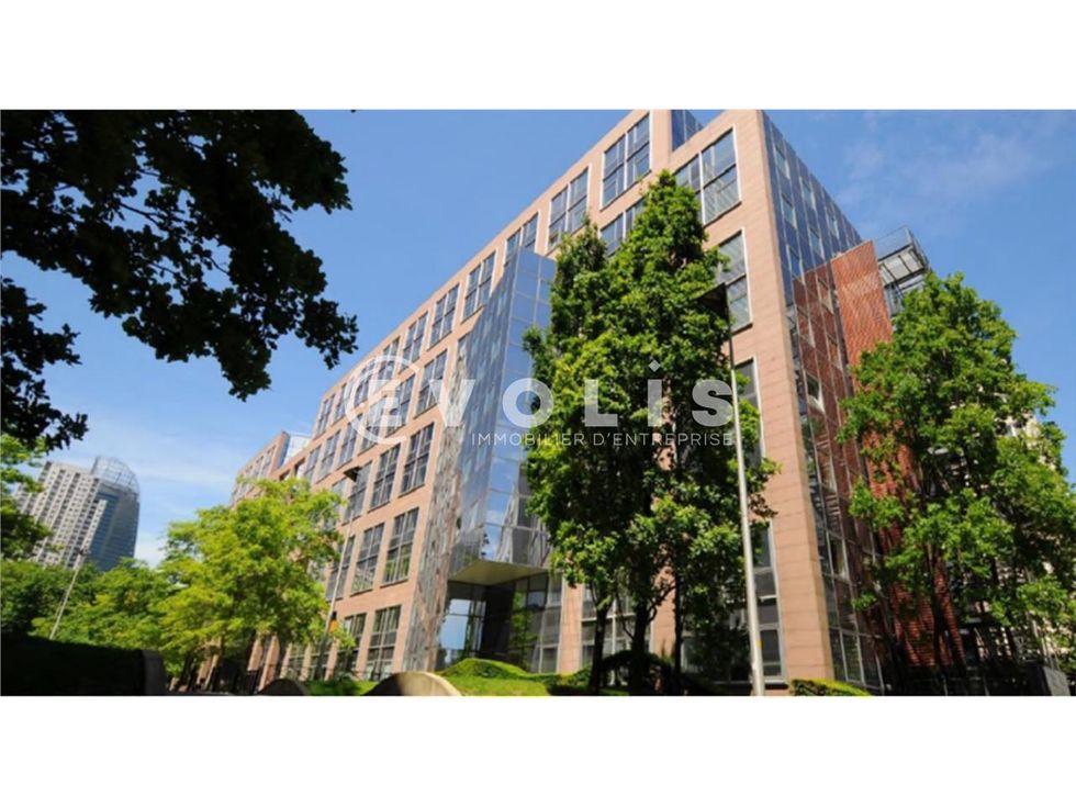 À la recherche de bureaux à louer à Courbevoie ?