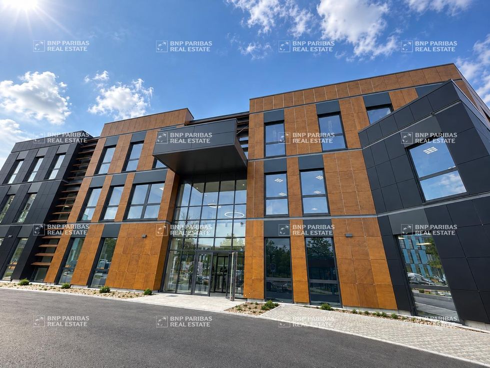 461.6 m² pour ce bureaux en location à Olivet
