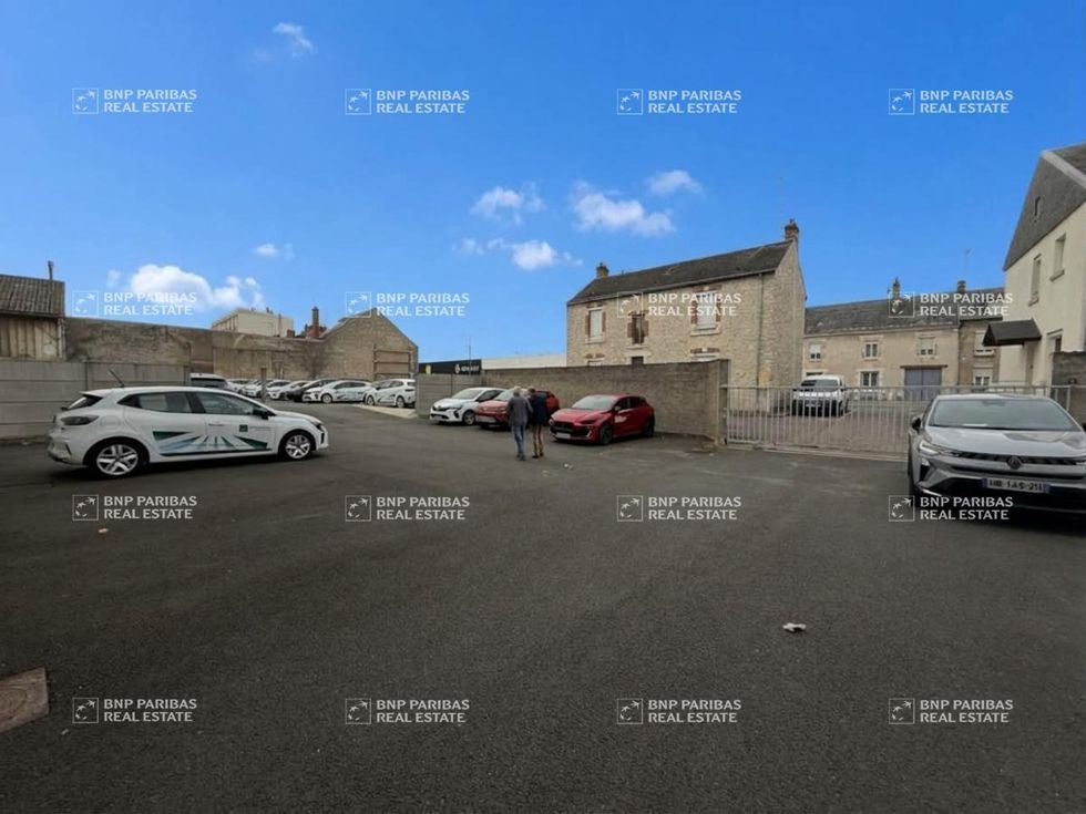 740 m² pour ce activité en location à Fleury-les-aubrais