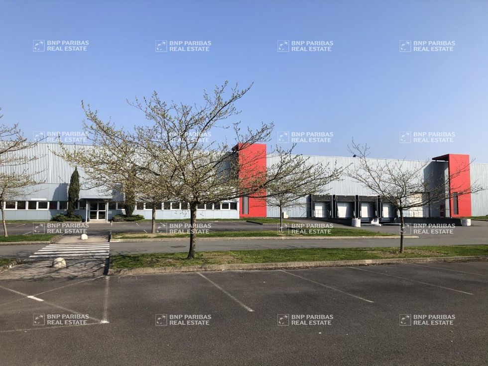 Location Entrepôts classe C 6050 m² non divisibles 33290 Blanquefort