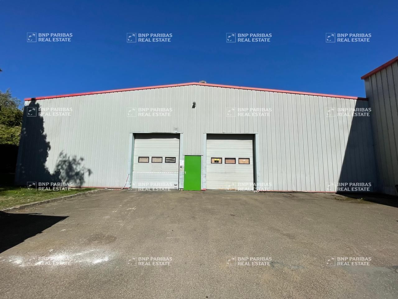 3120 m² pour ce activité en location à Trappes