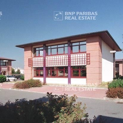 150 m² pour ce bureaux en location à Voisins le bretonneux