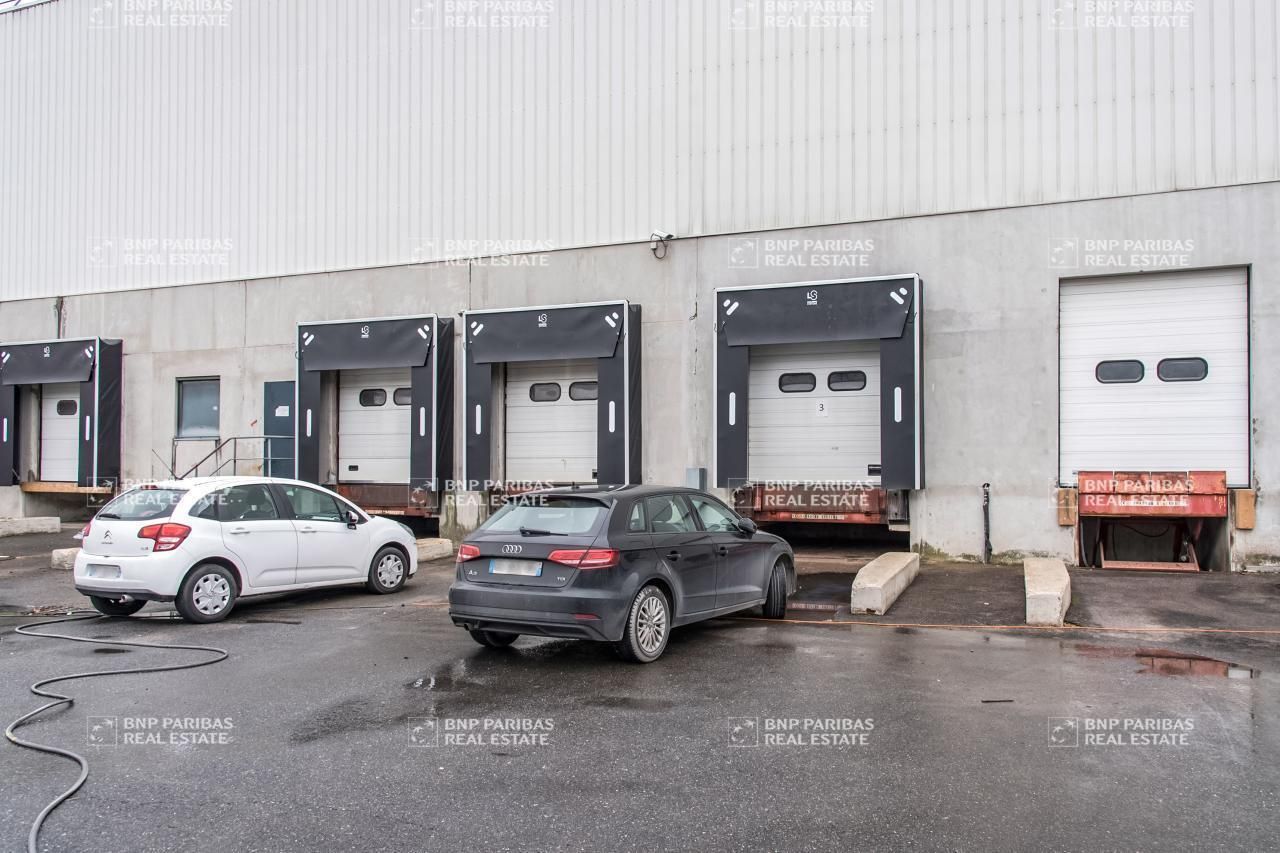 4993 m² pour ce activité en location à Bondoufle