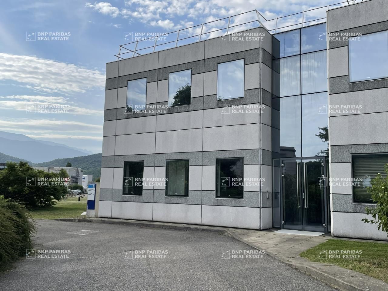 440 m² pour ce bureaux en location à Échirolles