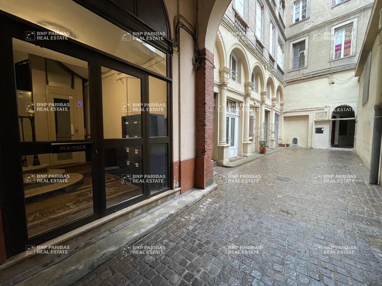 166 m² pour ce bureaux en location à Toulouse