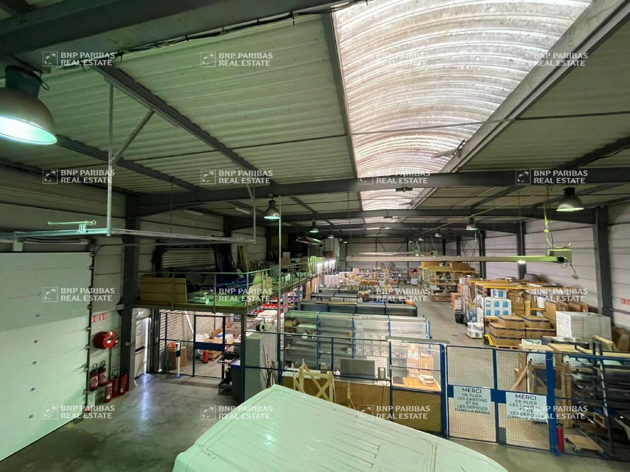 Location Activité 700 m² non divisibles 59810 Lesquin