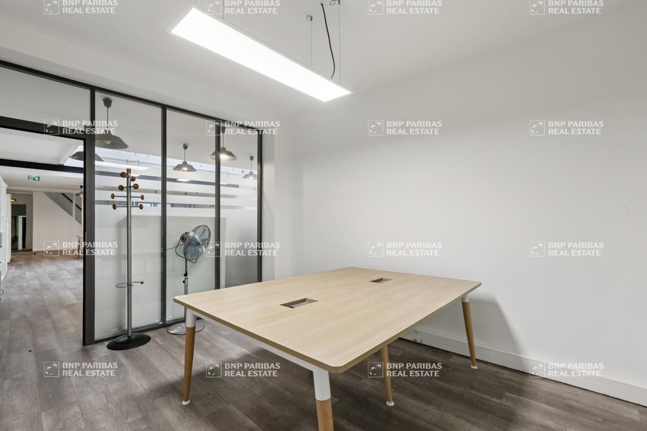 330 m² pour ce bureaux en location à Paris