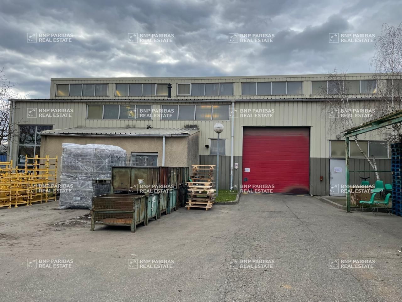 1641.7 m² pour ce activité en location à Mornant