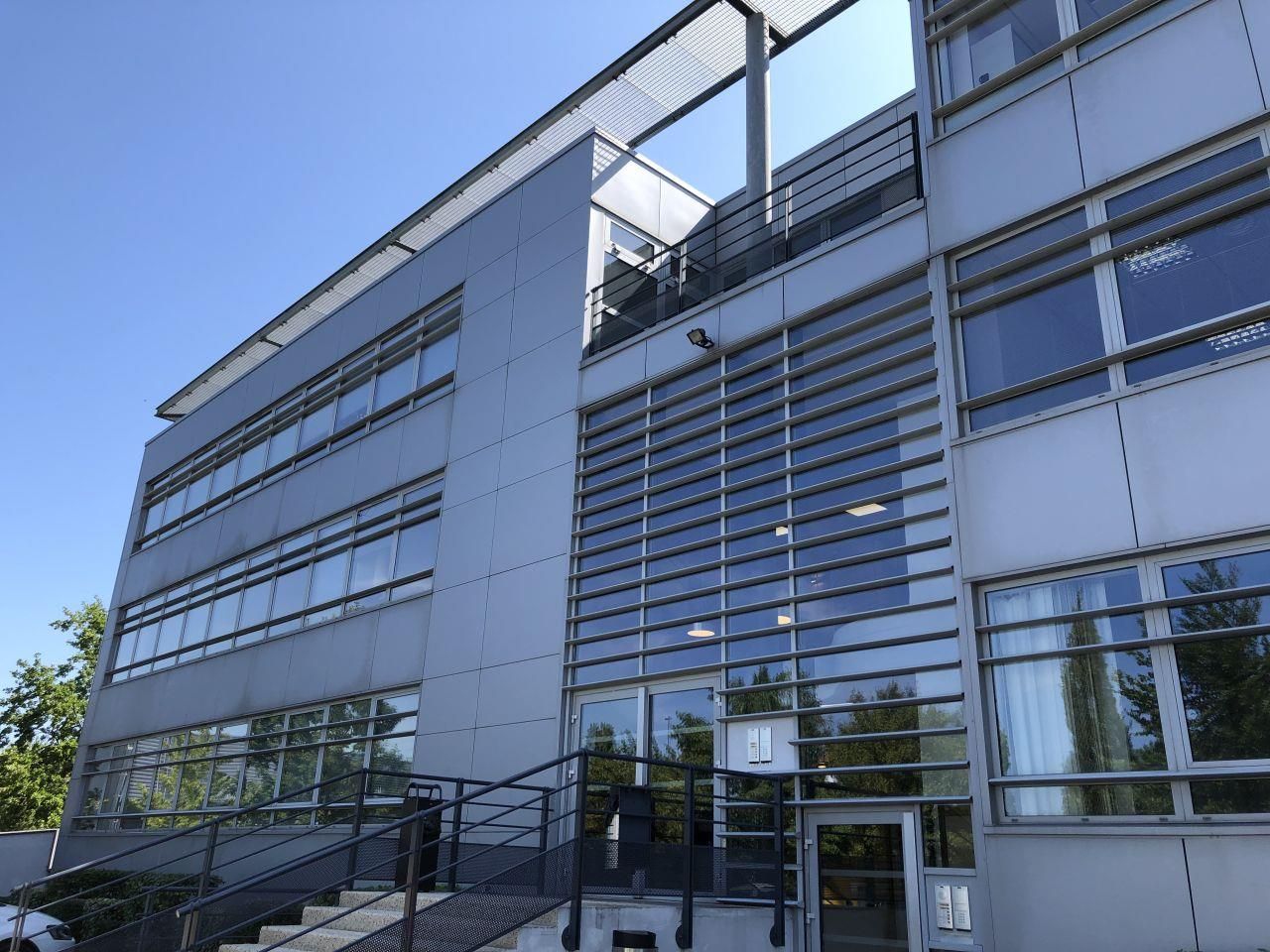 702 m² pour ce bureaux en location à Saint-priest