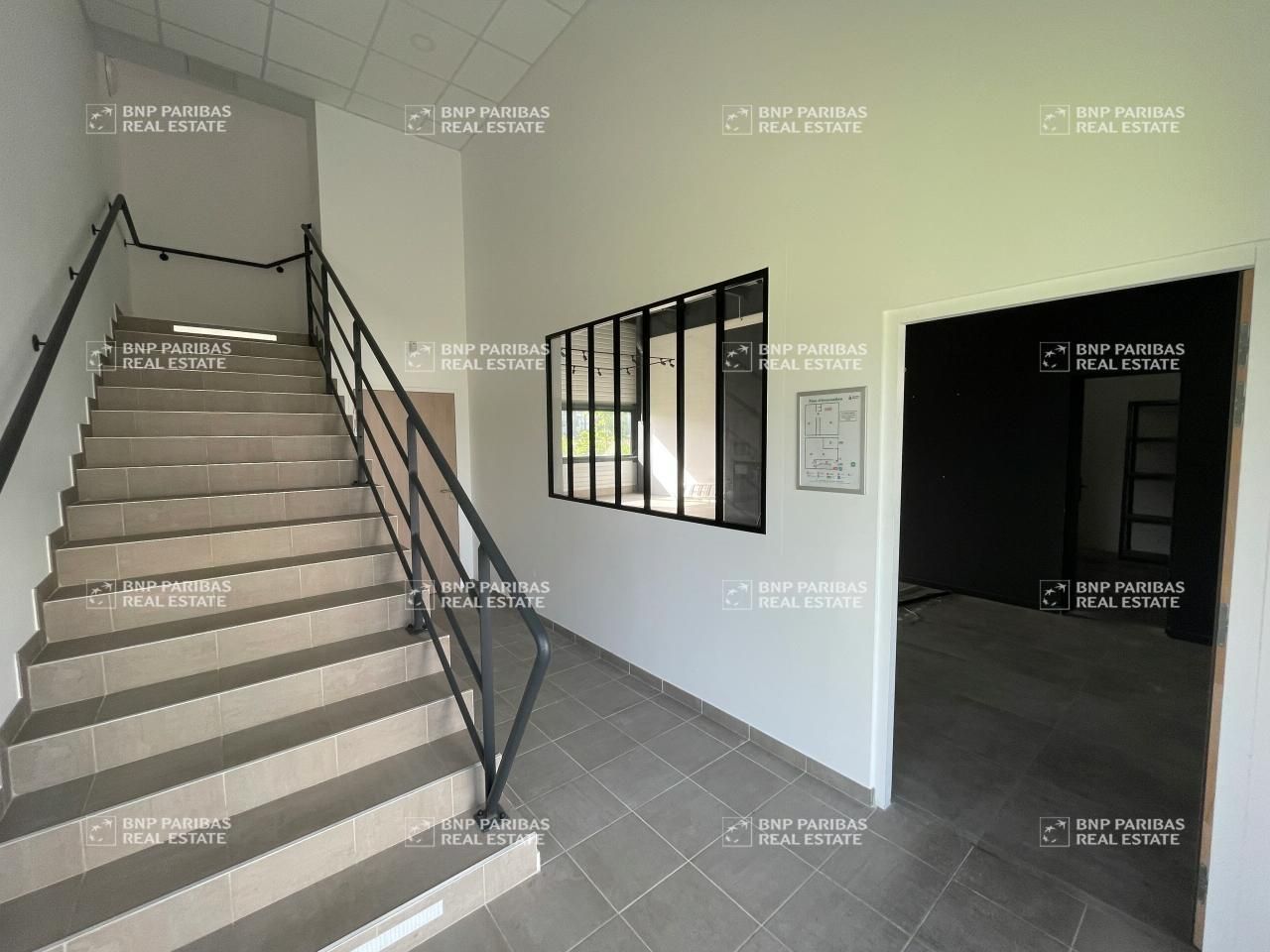 Location PME-PMI 213 m² non divisibles 77600 Chanteloup en brie