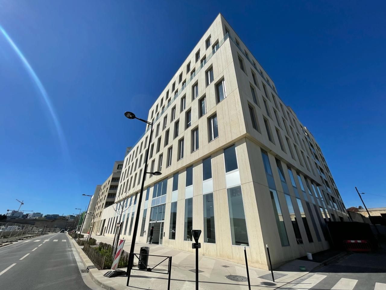 Location Bureaux 3545.73 m² divisibles 33800 Bordeaux