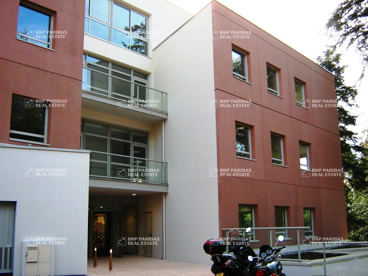 416 m² pour ce bureaux en location à Écully