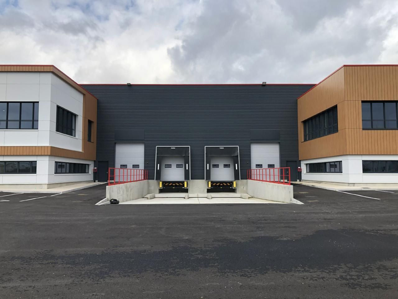 Location PME-PMI 1313 m² non divisibles 95700 Roissy-en-france