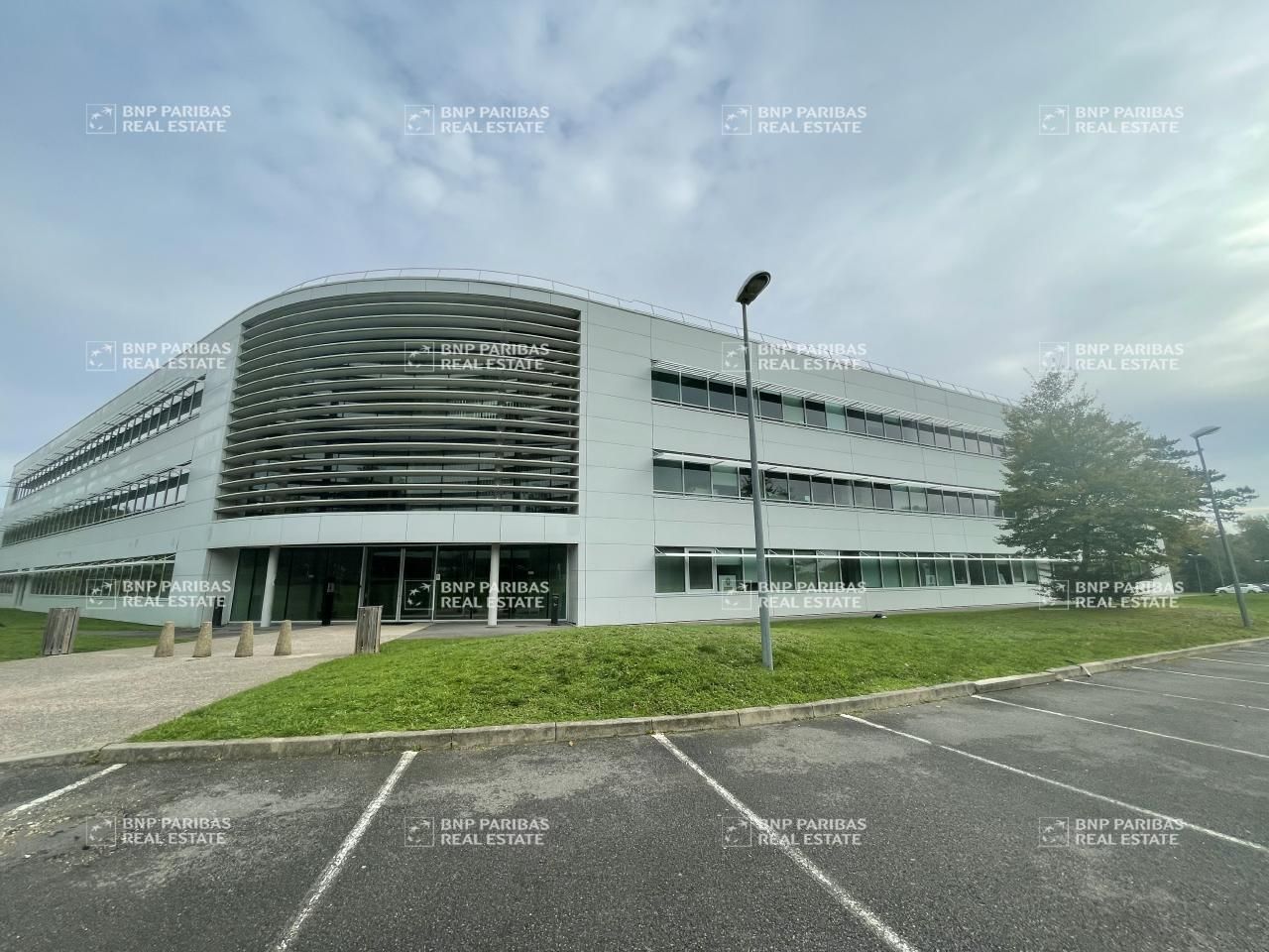 3449.3 m² pour ce bureaux en location à Boigny sur bionne
