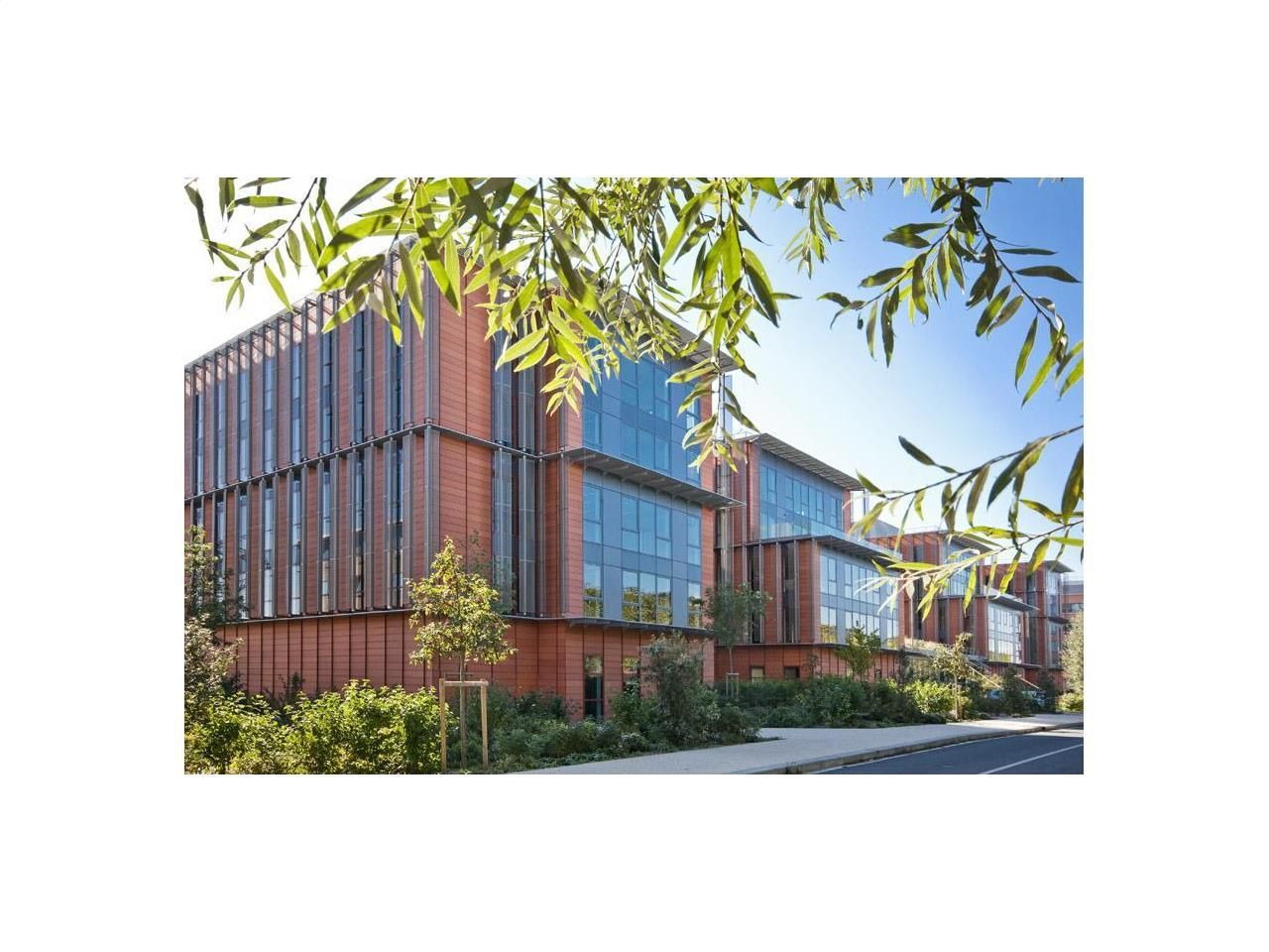 8583 m² pour ce bureaux en location à Chevilly larue