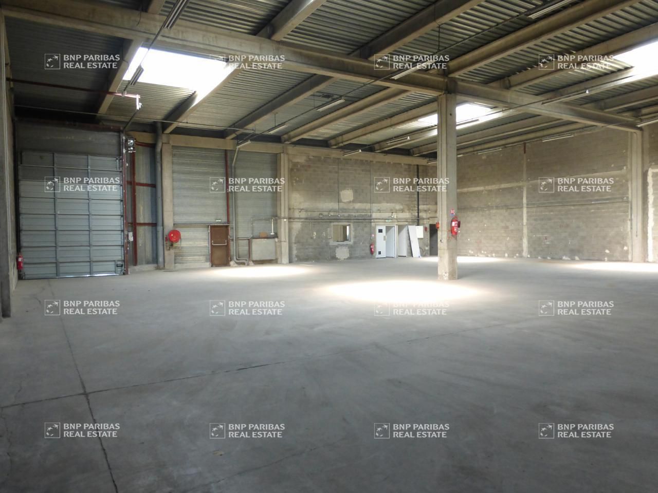 817 m² pour ce activité en location à Vitrolles