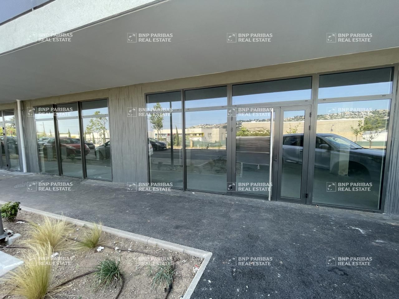 Location Activité 495 m² divisibles 06700 Saint-laurent-du-var