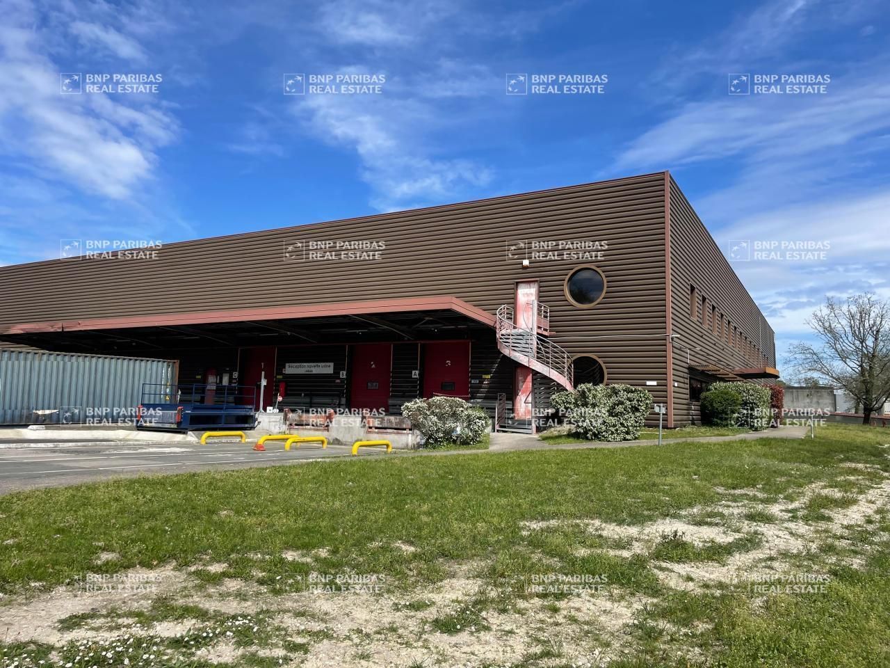 8927.2 m² pour cetentrepôts classe b en location à Canéjan