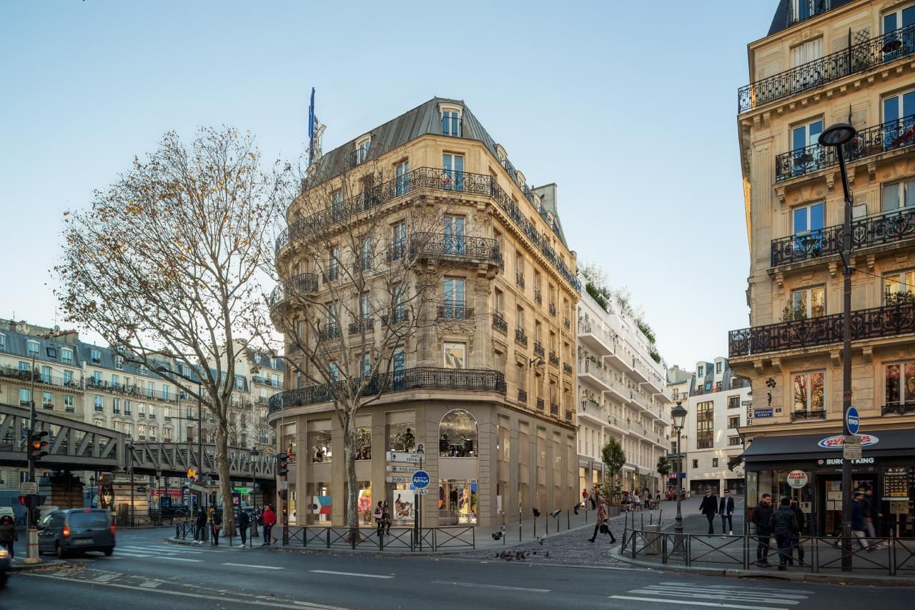 2590 m² pour ce bureaux en location à Paris