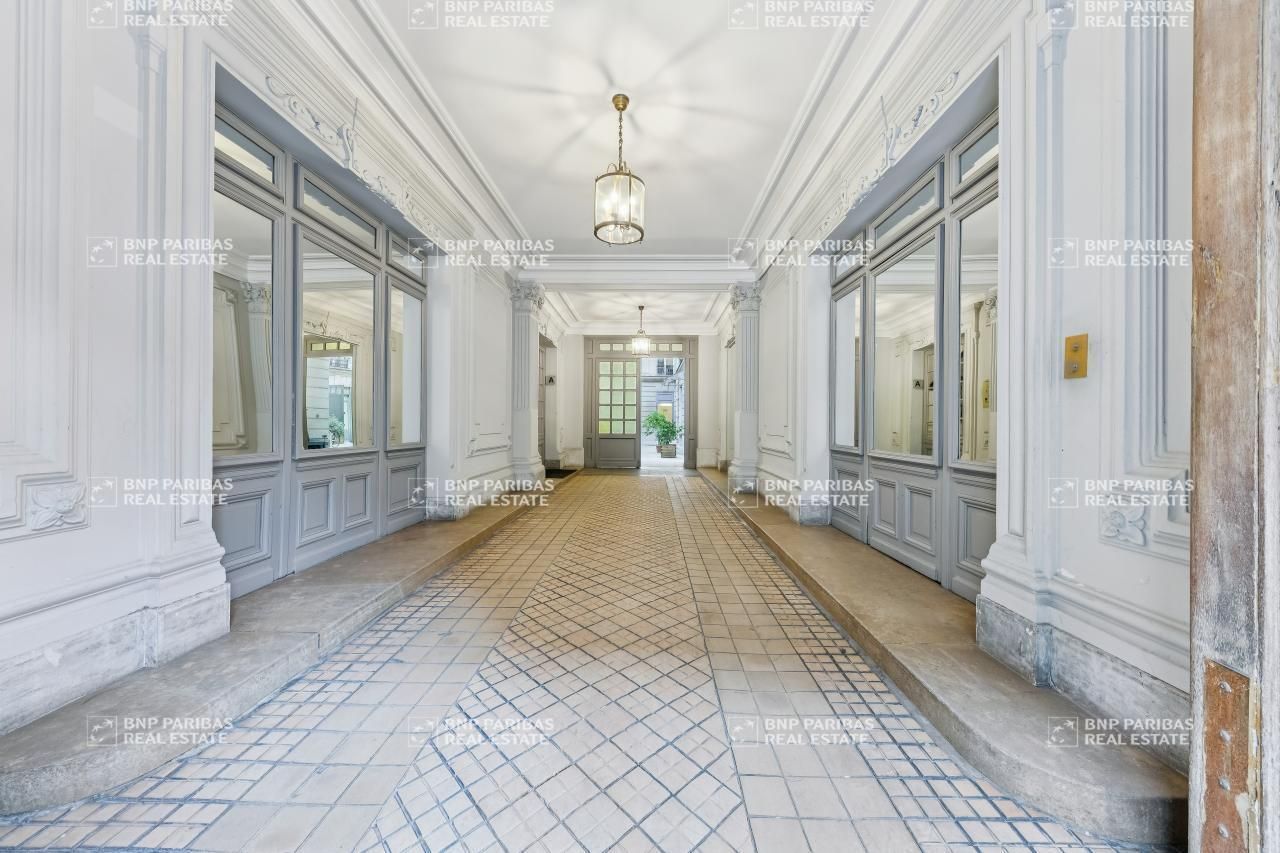 918 m² pour ce bureaux en location à Paris