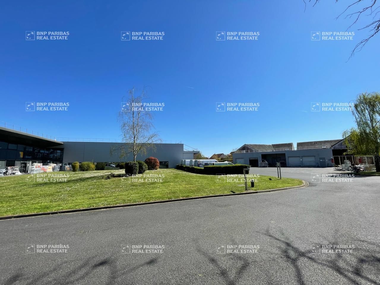 1728.8 m² pour ce activité en vente à Olivet