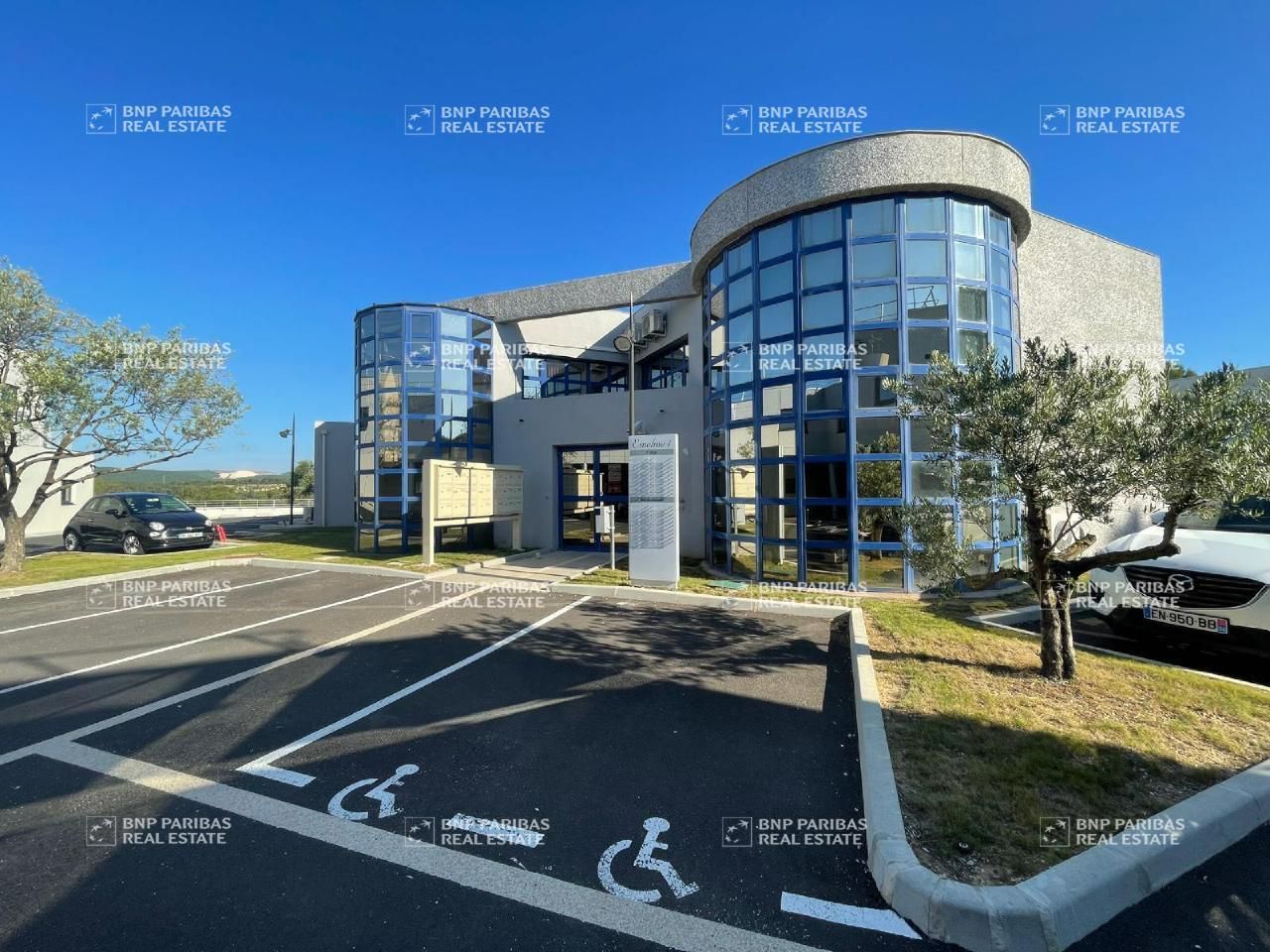 141.25 m² pour ce bureaux en location à Saint-clément-de-rivière