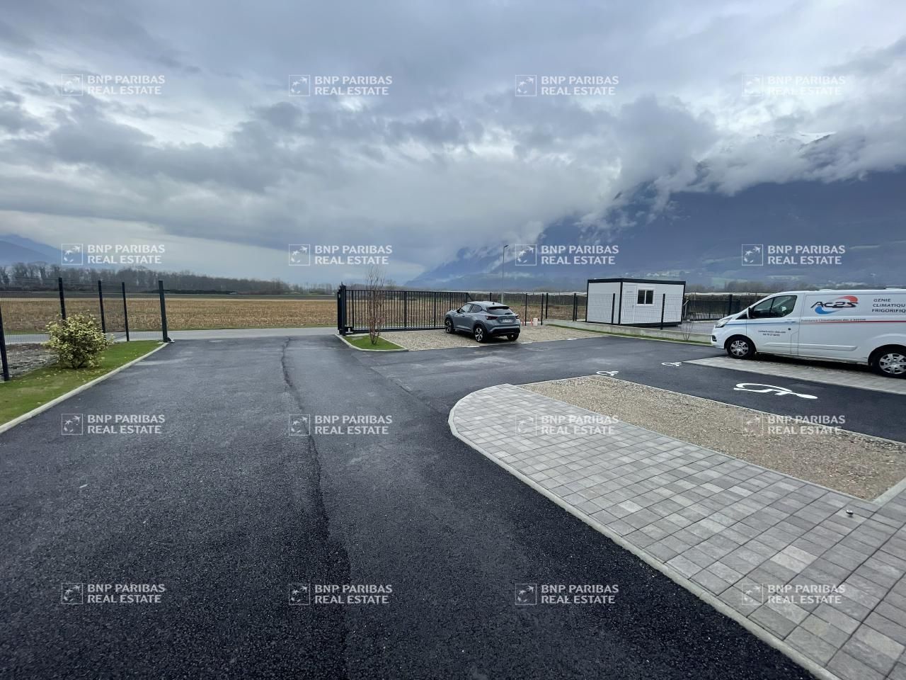 471 m² pour ce activité en location à Sainte-hélène-sur-isère