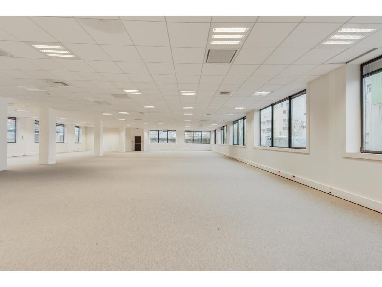 5024 m² pour ce bureaux en location à Gennevilliers